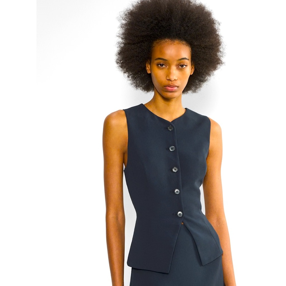 Aritzia Wilfred Regal Vest NWT dark navy size 4

lined button-up vest